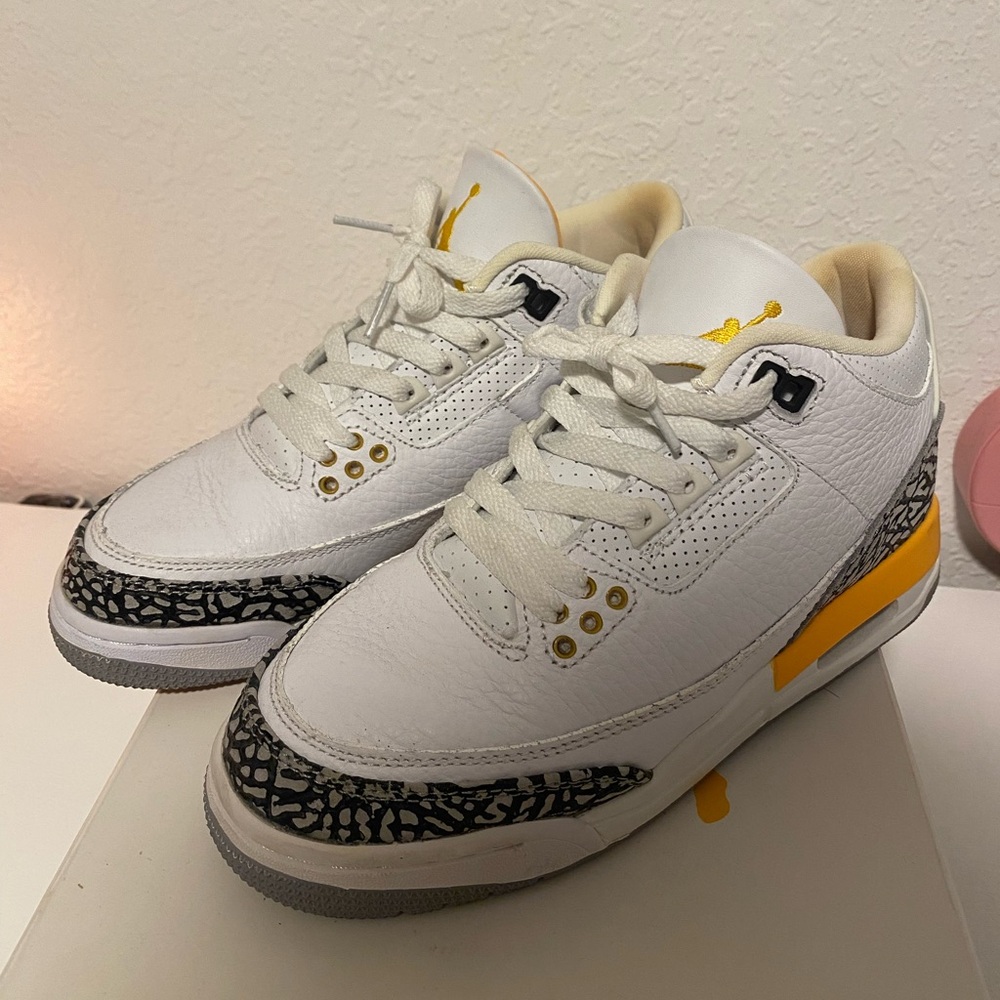 Jordan 3 (Laser Orange)